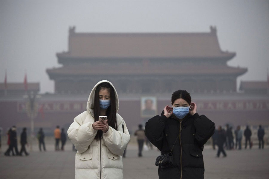 ¿Cómo han impactado las políticas ambientales de China para disminuir la contaminación del aire al consumo de gas natural?