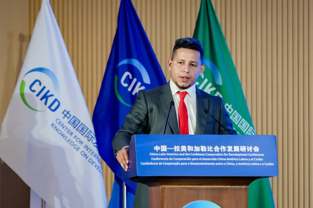 Jhan Pierr Bareño: Un apasionado de la economía con la mirada puesta en el futuro de Venezuela  