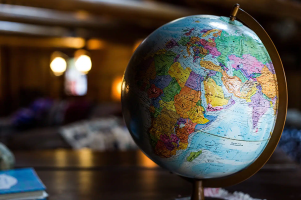 Cambios sustantivos en la estructura geoeconómica mundial: Del mundo bipolar al multipolar y el tránsito por el unipolar